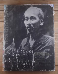 Bác Hồ với lực lượng vũ trang nhân dân (1976)