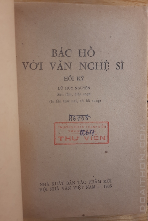 Bác Hồ với văn nghệ sĩ 2