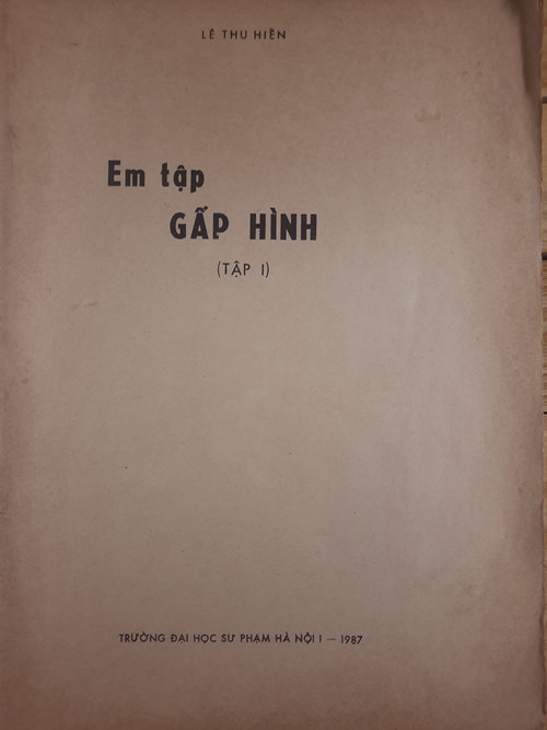 Em tập gấp hình 2